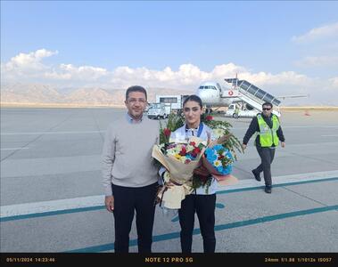 Dünya ikincisi olan öğrencimiz Benek, çiçeklerle karşılandı