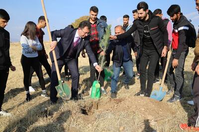 “Her fakültenin hatıra ormanı olsun” sloganıyla kampusumuzda ağaç dikildi