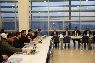 rektor-alkis-ve-baskan-yarka-ogrencilerimizle-iftarda-bulustu